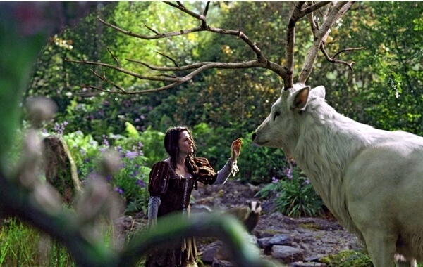 Snow White (KRISTEN STEWART) approaches the Enchanted Forest?s mythical white hart in the epic action-adventure ?Snow White and the Huntsman?, the breathtaking new vision of the legendary tale from the producer of ?Alice in Wonderland?.